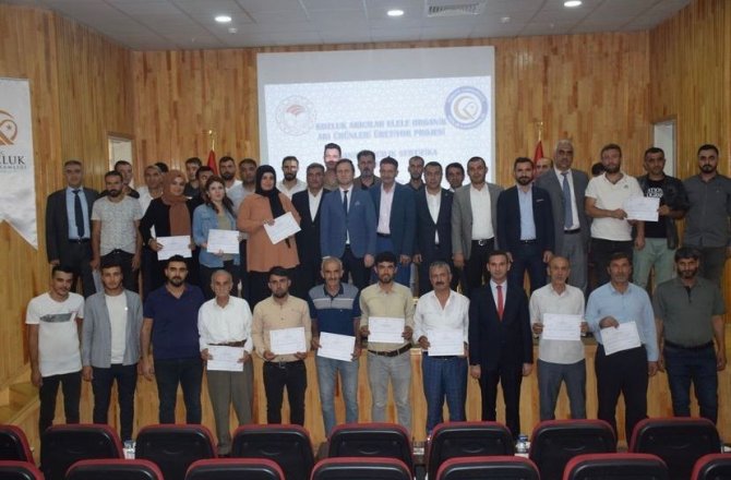 Kozluk’ta Eğitimini Tamamlayan Arı Yetiştiricilerine Sertifika Verildi