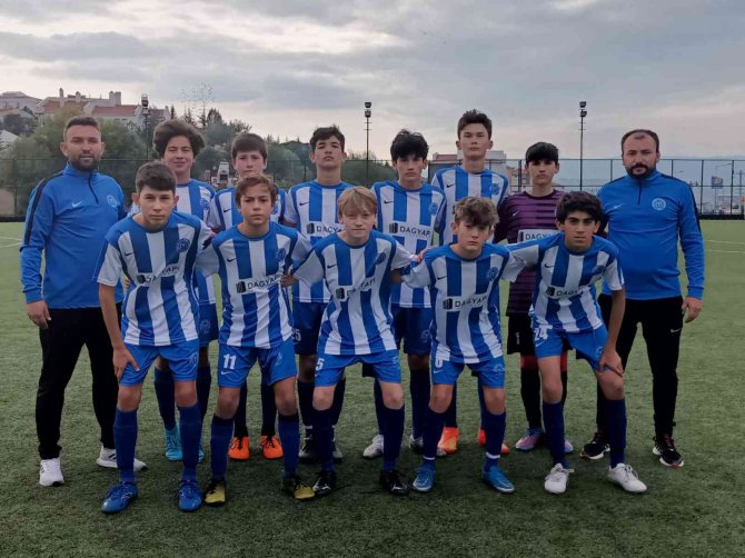 U14 Maçı Sonrası Takım Otobüsünü Taşladılar