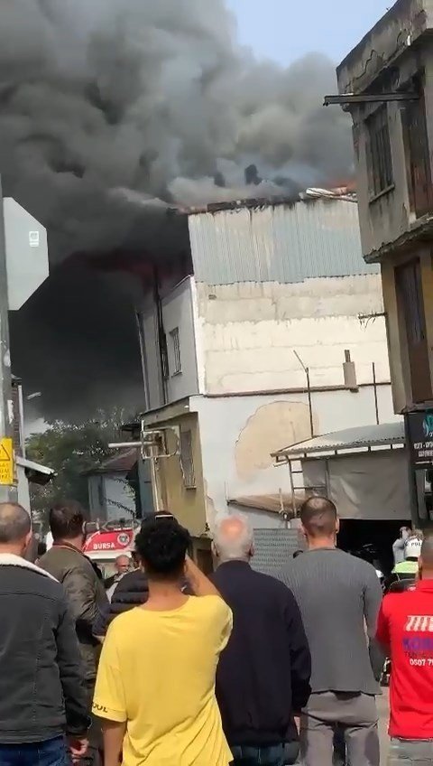 Bursa’da Sandalye Fabrikasında Yangın