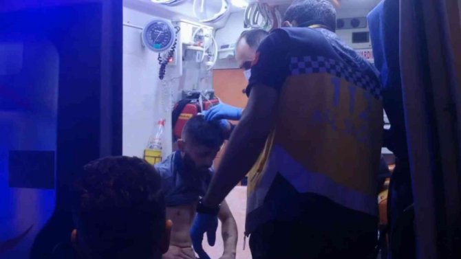 Mezarlıkta Feci Şekilde Dövdüler