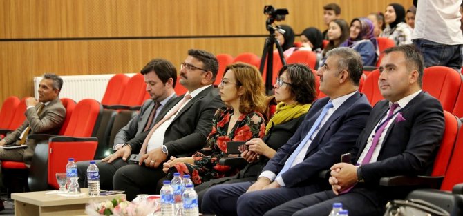 Rektör Çiftçi Lise Öğrencilerine Konferans Verdi