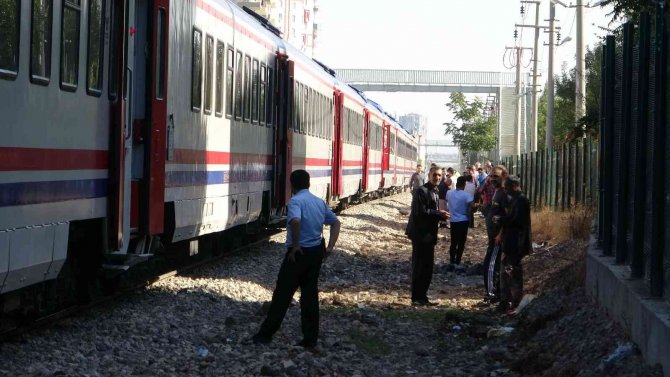 Diyarbakır’da Üst Geçit Yerine Yolu Kullanan Yaşlı Adama Tren Çarptı