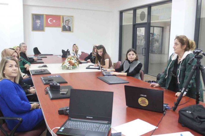 El Emeklerini Fotoğraflarla Sergileyecekler