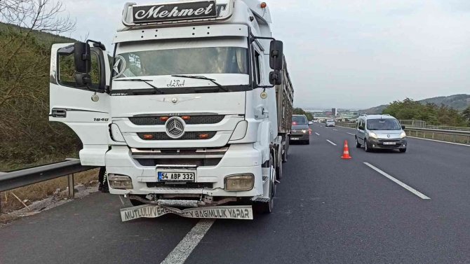 Ehliyetsiz Tır Sürücüsü Kaçtı, Lastiklerine Ateş Edilerek Durduruldu