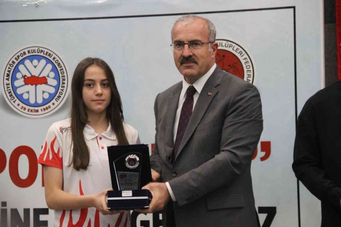 Elazığ’da Yılın Spor Enleri Ödül Programı