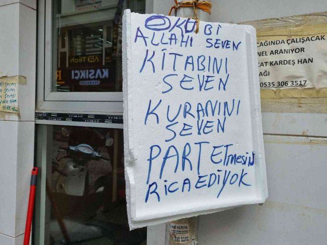 Eminönü’nde Çözülemeyen Motosiklet Sorunu Esnafı Canından Bezdirdi