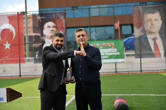 Esenyurt Belediye Başkanı Bozkurt’tan Amatör Spor Kulüplerine Malzeme Desteği