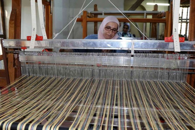 Gazenne Kumaşı Kadınların Elinde Yeniden Hayat Buluyor