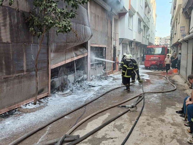 Gaziantep’te Ecza Deposunda Korkutan Yangın