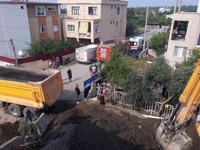 Define Aramak İçin Kazdıkları Toprağın Altında Kaldılar