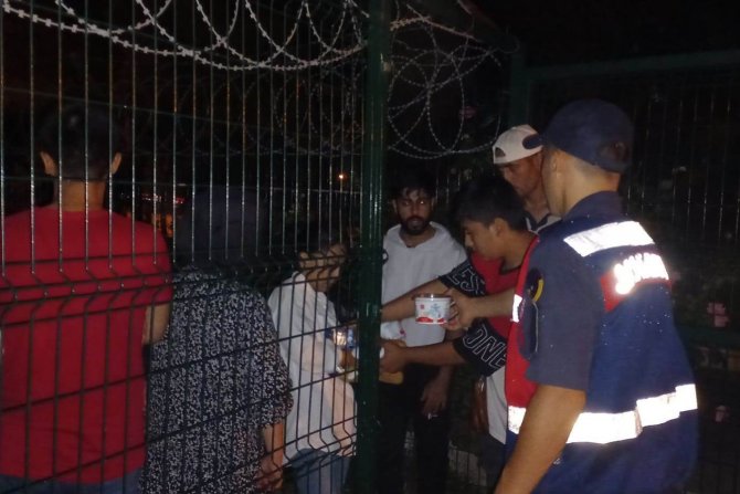İ̇zmir’de 475 Düzensiz Göçmen Yakalandı