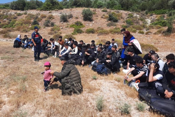 İ̇zmir’de 475 Düzensiz Göçmen Yakalandı