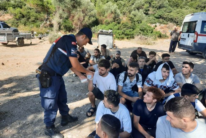 İ̇zmir’de 475 Düzensiz Göçmen Yakalandı