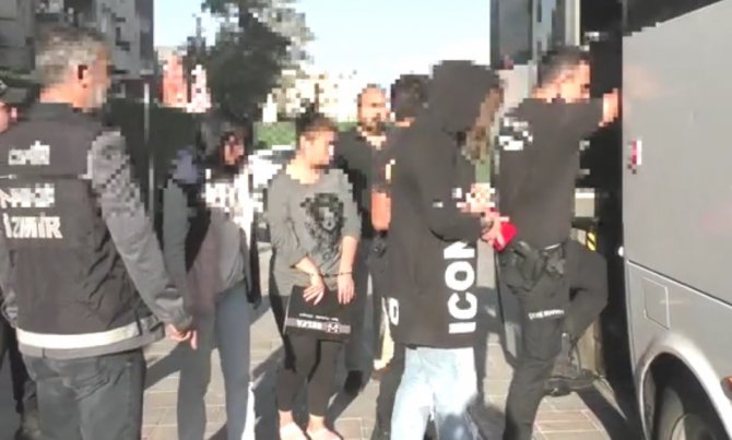 İ̇zmir Polisinden Uyuşturucu Tacirlerine Helikopter Destekli Dev Operasyon