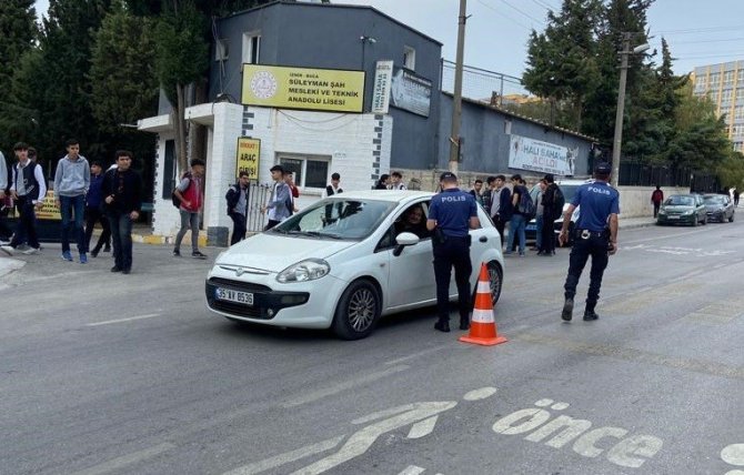 Buca’da Okul Önlerinde Emniyet Sağlanıyor