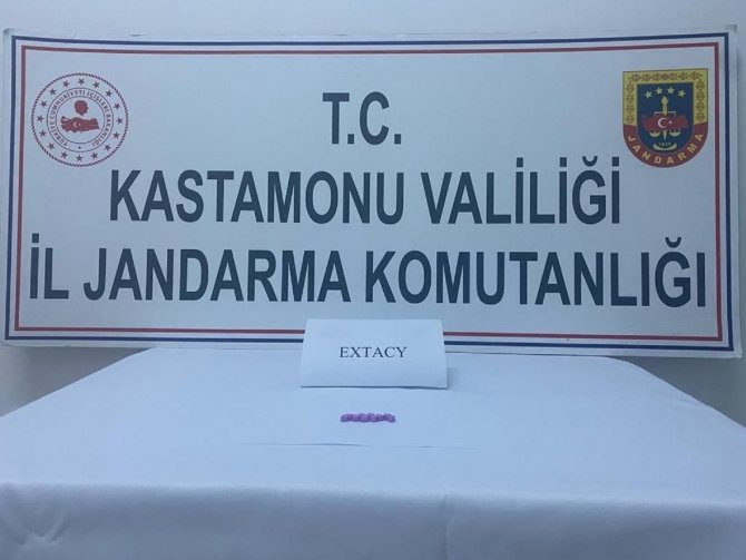 Kastamonu’da Jandarma Ekiplerinden 2 Ayrı Uyuşturucu Operasyonu: 3 Gözaltı