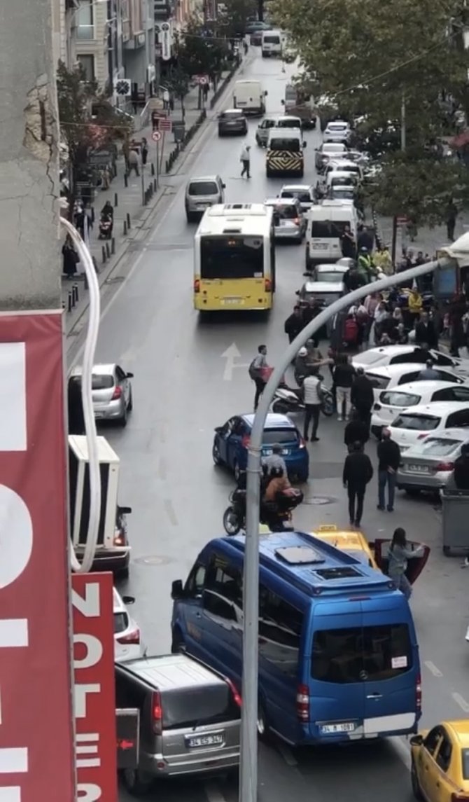 Ümraniye’de Taksici İle Motokuryenin Yumruklu Kavgası Kamerada