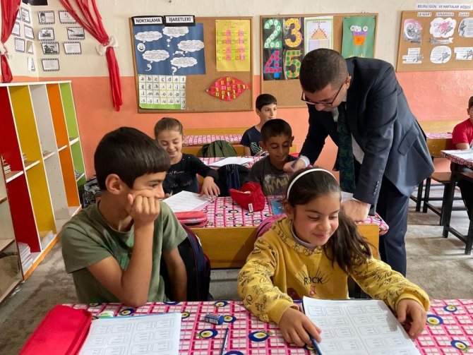 Kaymakam Daştan, Köy Köy Dolaşıyor