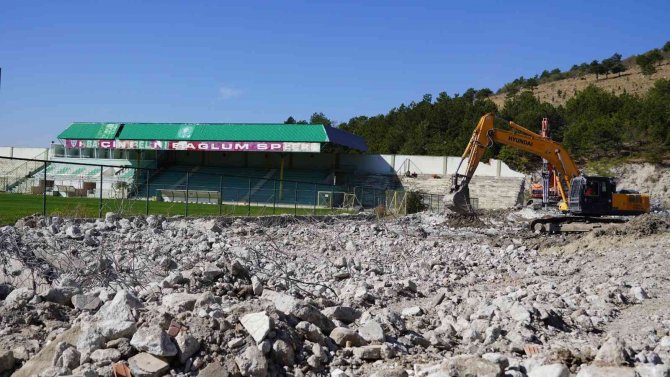 Bağlum Stadı Baştan Sona Yenileniyor