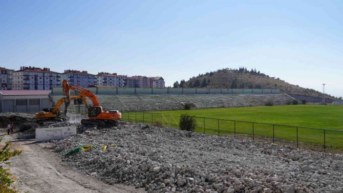 Bağlum Stadı Baştan Sona Yenileniyor