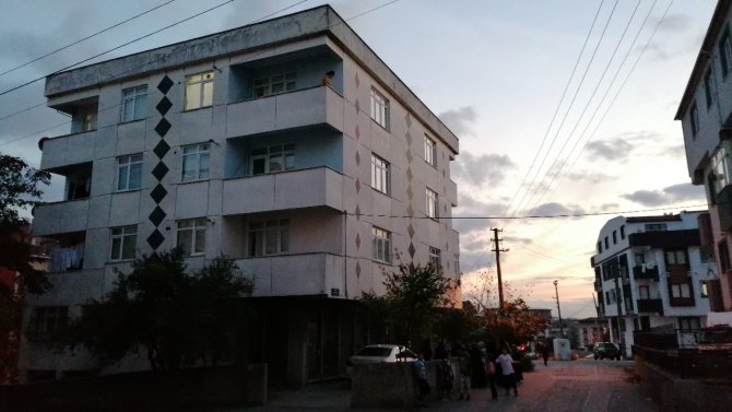4. Kattan Düşen 13 Yaşındaki Çocuk Yaralandı