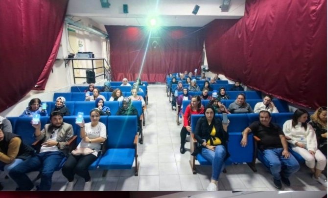 Kütahya’da “En İ̇yi Narkotik Polisi Anne” Projesi Çerçevesinde 185 Kişiye Eğitim Verildi