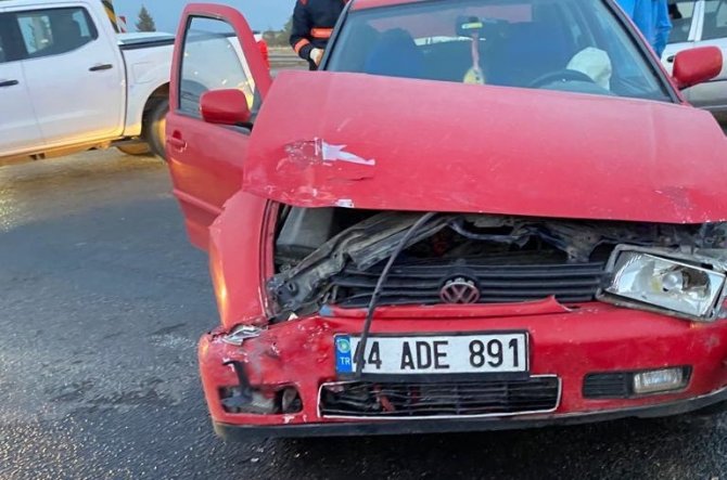 Malatya’da İki Otomobil Çarpıştı: 1 Yaralı