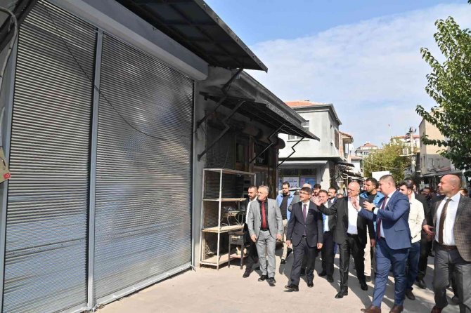 Tarihi Çarşının Güzelliği Gün Yüzüne Çıkıyor