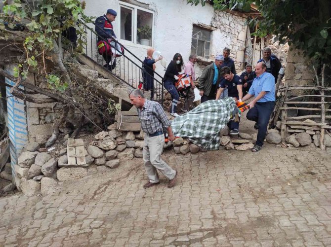 Selendi’de Asansöre Sıkışan Yaşlı Kadın Hayatını Kaybetti