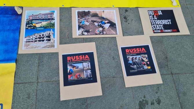 Ukraynalılar, Rusya’yı Protesto Etti