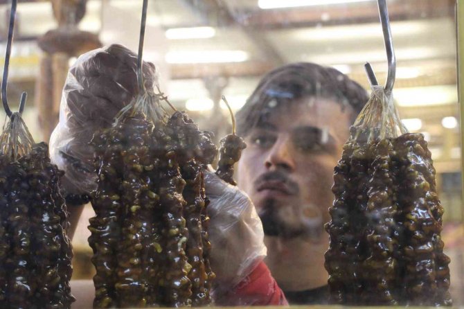 Batman’da Bir Haftada Yarım Ton Cevizli Sucuk Satan İşletme 60 Bin Tl Gelir Elde Etti