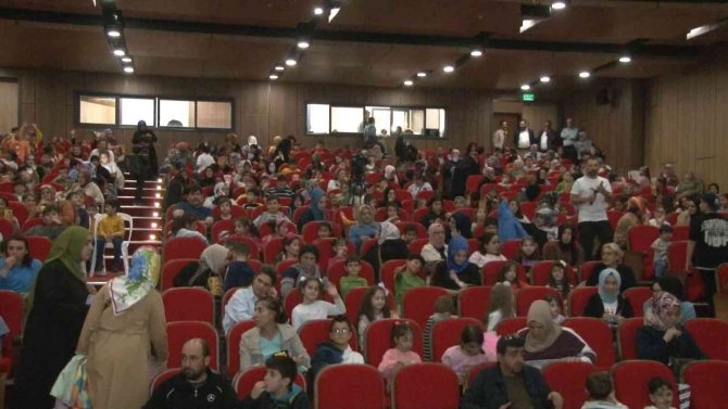 Peygamber Efendimizin Hicretini Anlatan ‘Tay’ Filminin Gösterimi Bağcılar’da Yapıldı