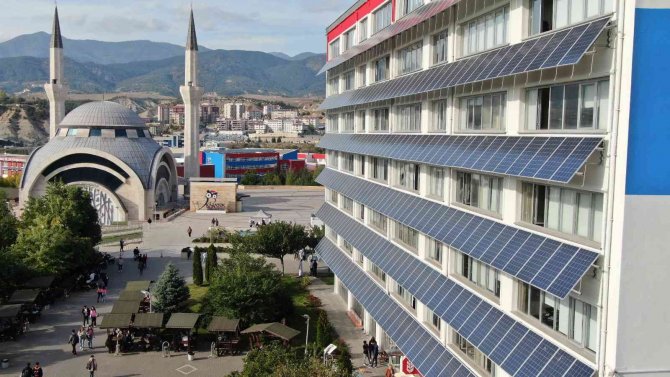 Üniversite Enerjisinin Yüzde 80’ini Güneş Panelleri İle Karşılıyor