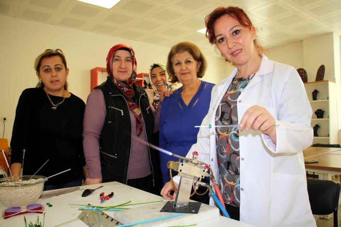 Atık Soda Şişeleri Yüksek Isıda Sanat Eserine Dönüşüyor