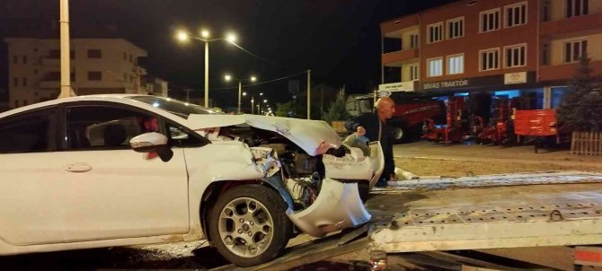 İ̇ki Kişiyi Yaralayıp Kaçtı