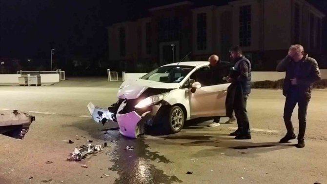 İ̇ki Kişiyi Yaralayıp Kaçtı