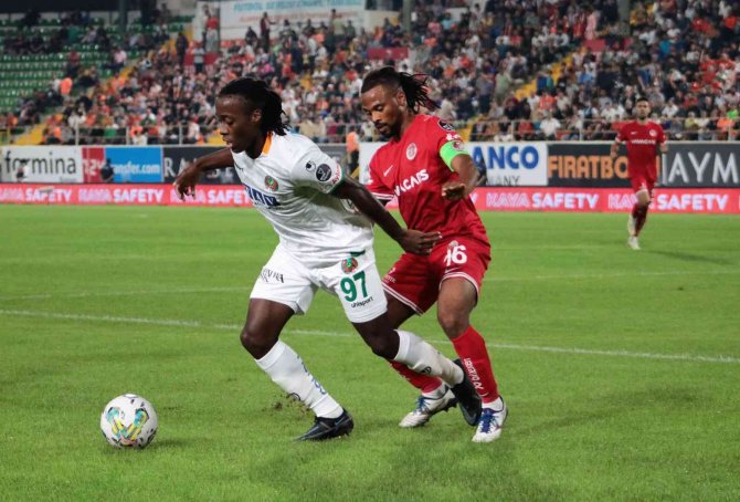 Spor Toto Süper Lig: Corendon Alanyaspor: 1 - Fta Antalyaspor: 0 (İ̇lk Yarı)