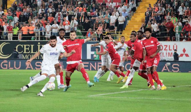 Spor Toto Süper Lig: Corendon Alanyaspor: 1 - Fta Antalyaspor: 0 (İ̇lk Yarı)
