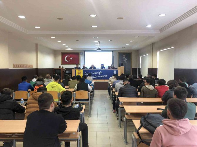 Subü Geyve Myo’da Kadına Şiddetle Mücadele Eğitimi