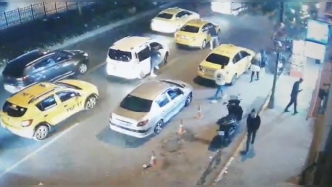 Taksim’de Ticari Taksiye Nefes Kesen Operasyon Kamerada: 2 Kilogram Uyuşturucu Yakalandı