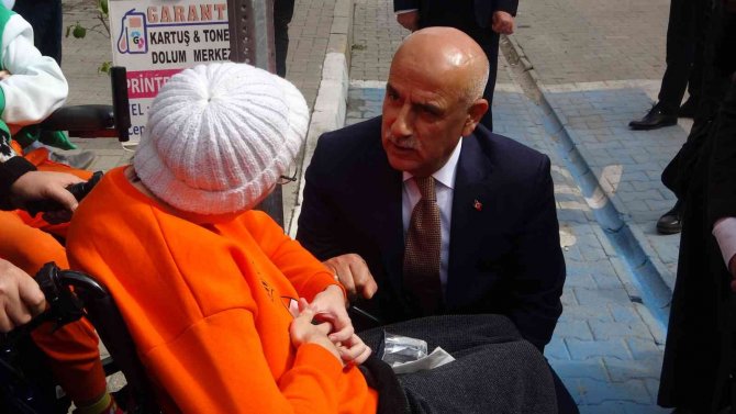 Uşak’ta Engelsiz Yaşam Merkezinin Temeli Bakan Kirişci’nin Katılımıyla Atıldı