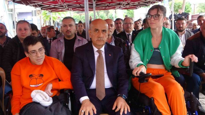 Uşak’ta Engelsiz Yaşam Merkezinin Temeli Bakan Kirişci’nin Katılımıyla Atıldı