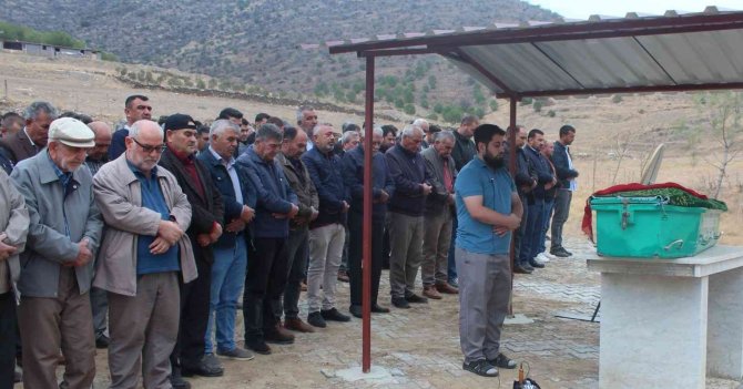 Uşak’taki Kazada Ölen Gençler Manisa’da Toprağa Verildi