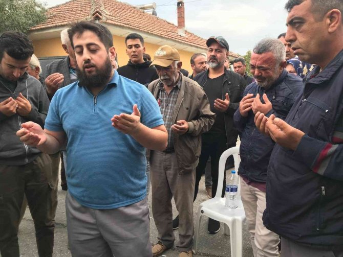 Uşak’taki Kazada Ölen Gençler Manisa’da Toprağa Verildi