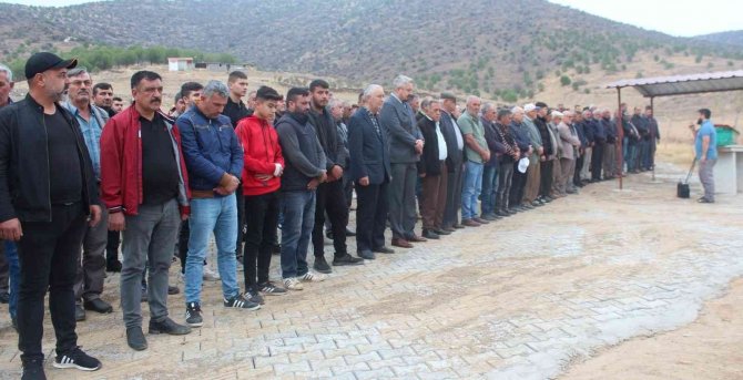 Uşak’taki Kazada Ölen Gençler Manisa’da Toprağa Verildi