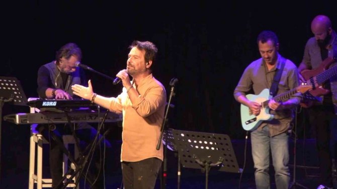 Üsküdar’da, 90’ların Ünlü İsimleri Müzik Rüzgarı Estirdi