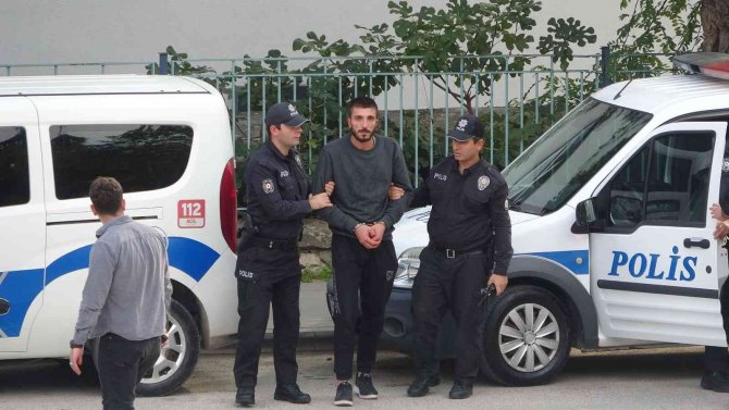 Van’dan Gelip Üvey Kardeşlerini Öldüren 4 Şüpheli Adliyede
