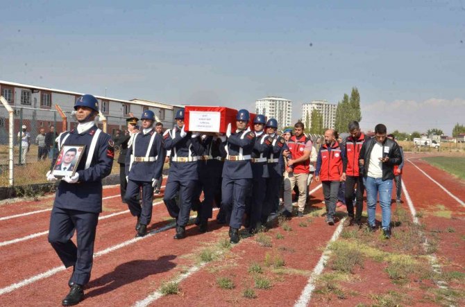 Şehit Uzman Çavuş Kürşat Sert Son Yolculuğuna Uğurlanıyor