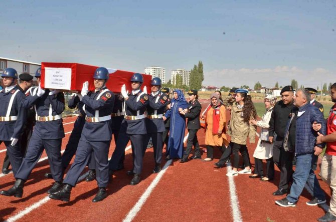 Şehit Uzman Çavuş Kürşat Sert Son Yolculuğuna Uğurlanıyor