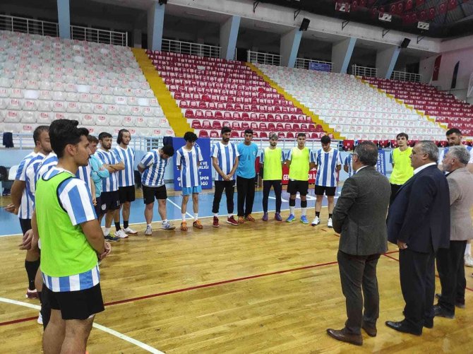 Başkan Yardımcısı Tanışman’dan Hentbolculara Moral Ziyareti